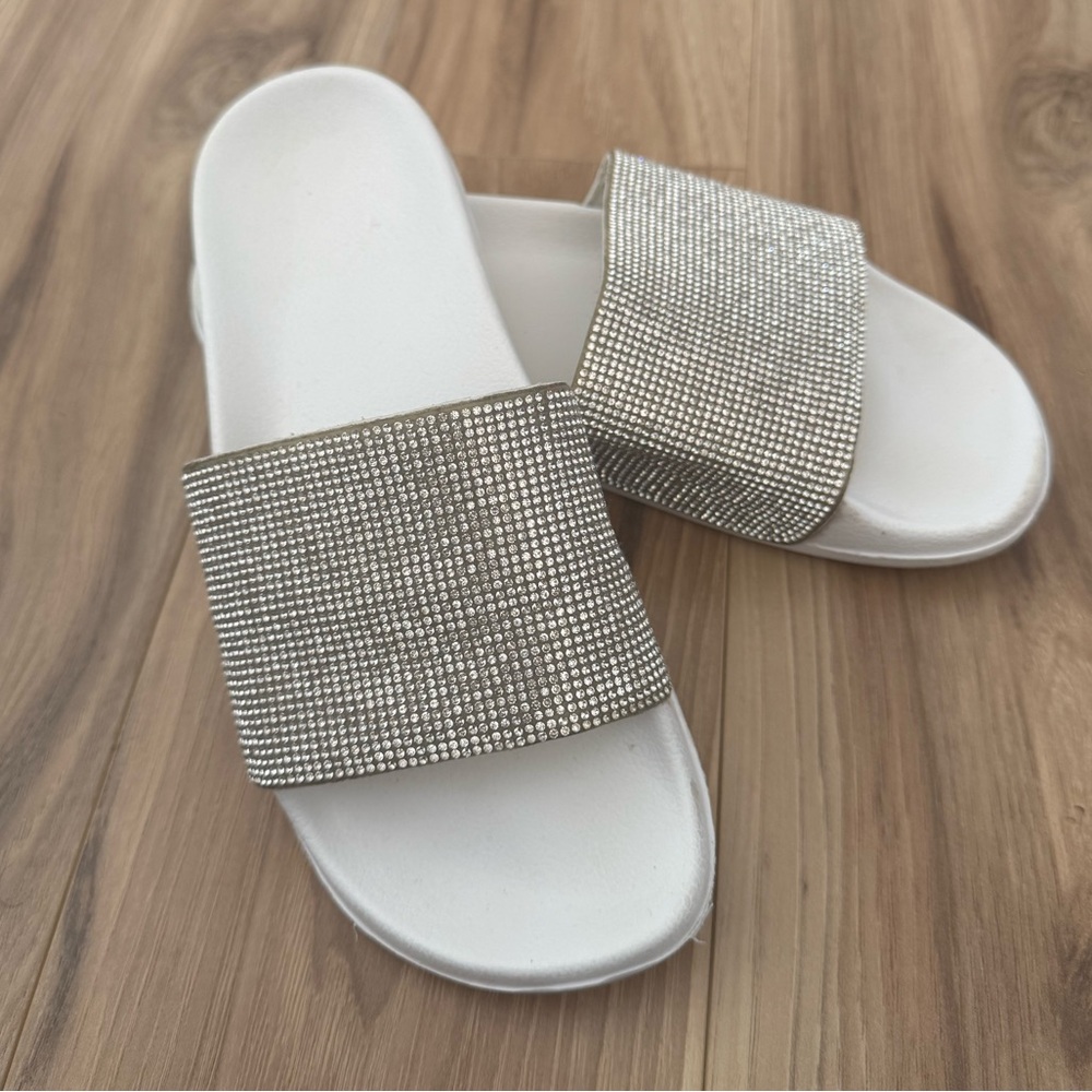 Women’s sz 7 David’s Bridal Bling Rhinestone White Getting Ready Slides Sandals